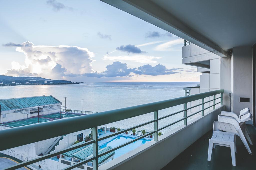 Alupang Beach Tower Тамунинг Екстериор снимка