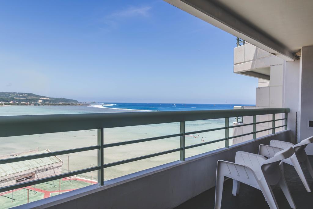 Alupang Beach Tower Тамунинг Екстериор снимка