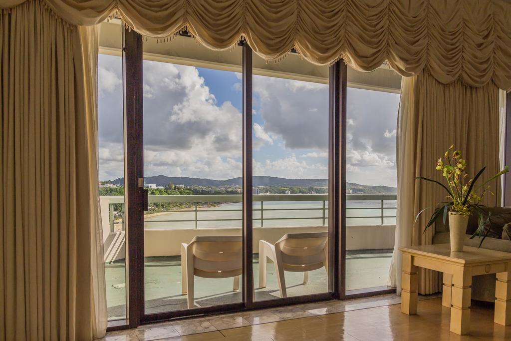 Alupang Beach Tower Тамунинг Екстериор снимка