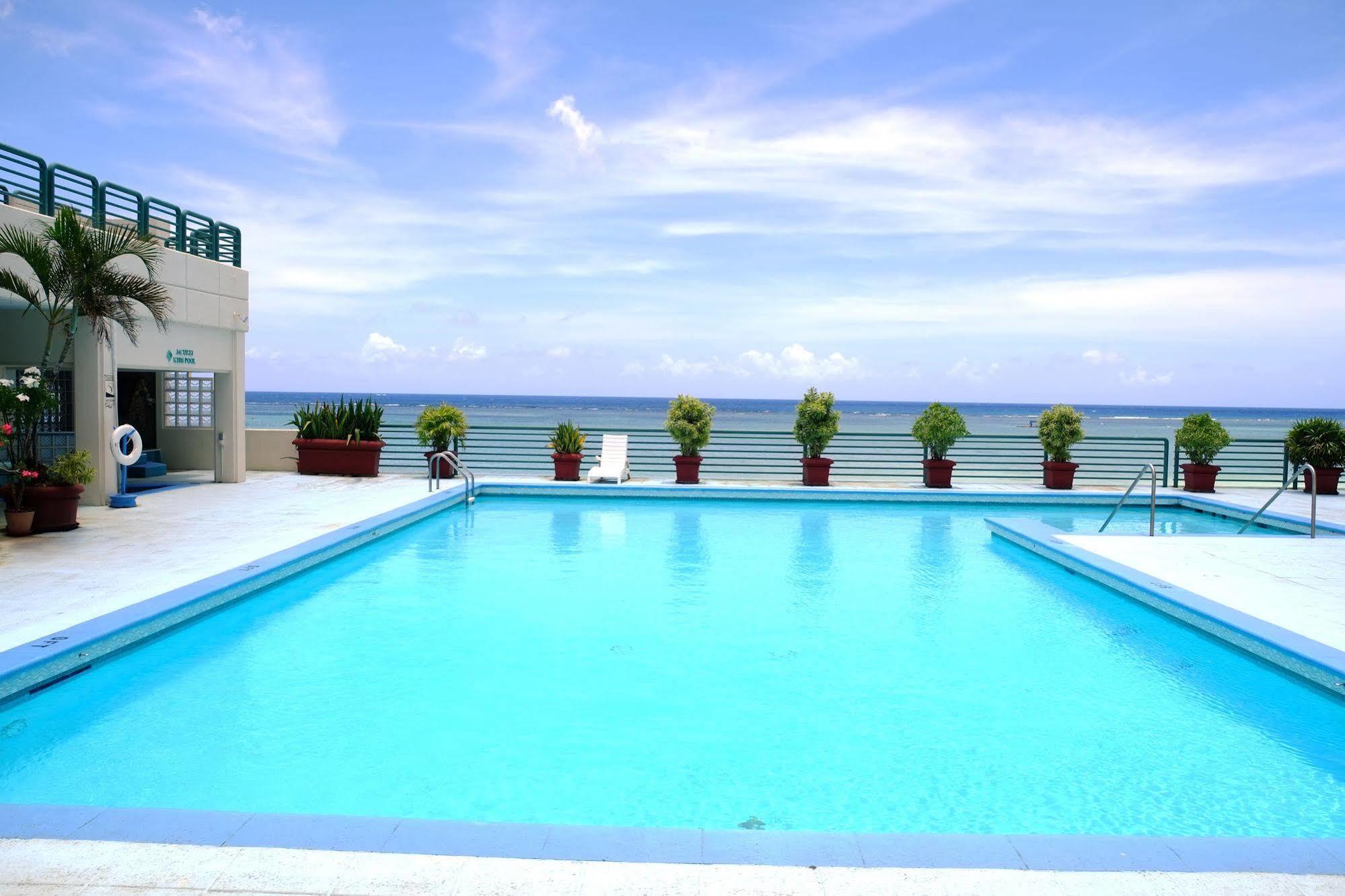 Alupang Beach Tower Тамунинг Екстериор снимка