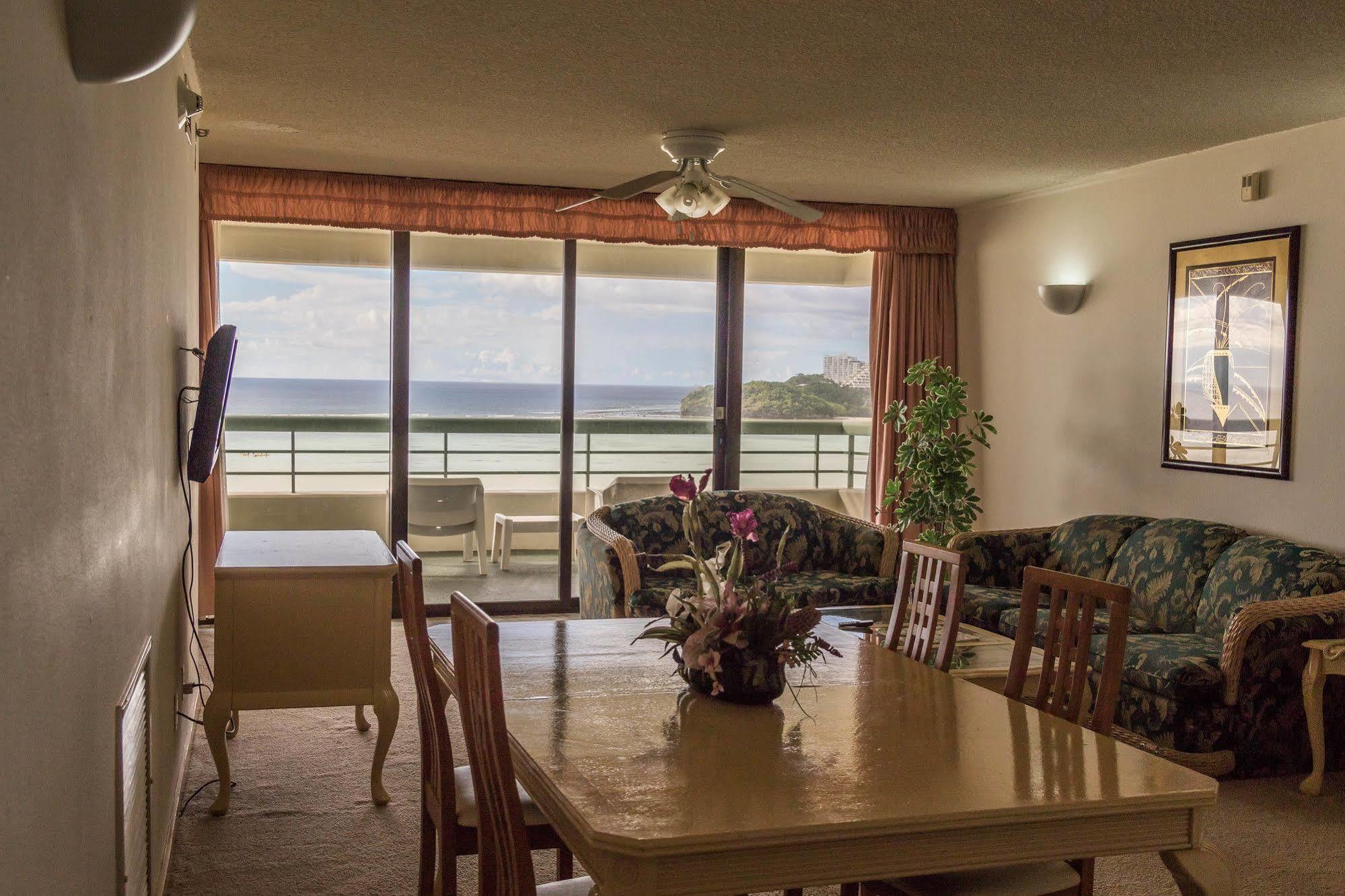 Alupang Beach Tower Тамунинг Екстериор снимка