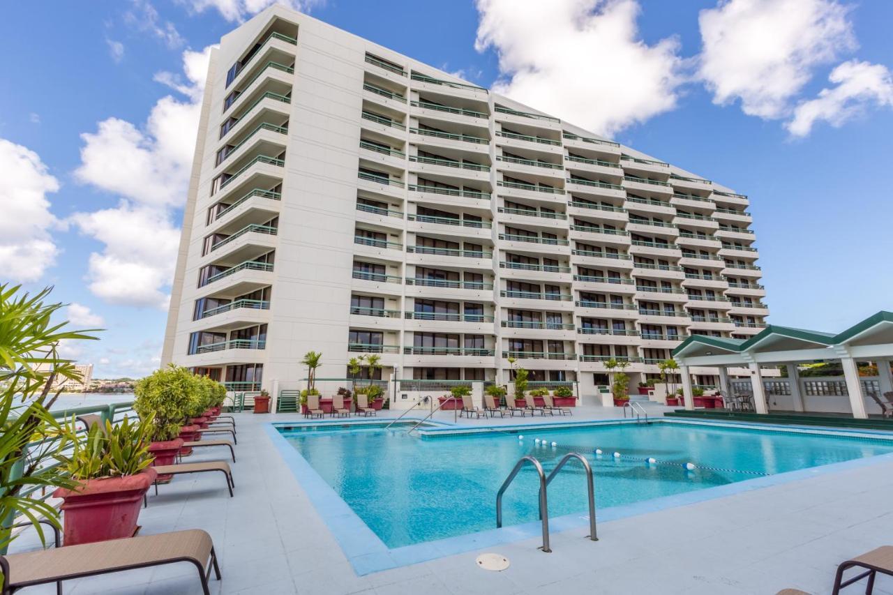 Alupang Beach Tower Тамунинг Екстериор снимка