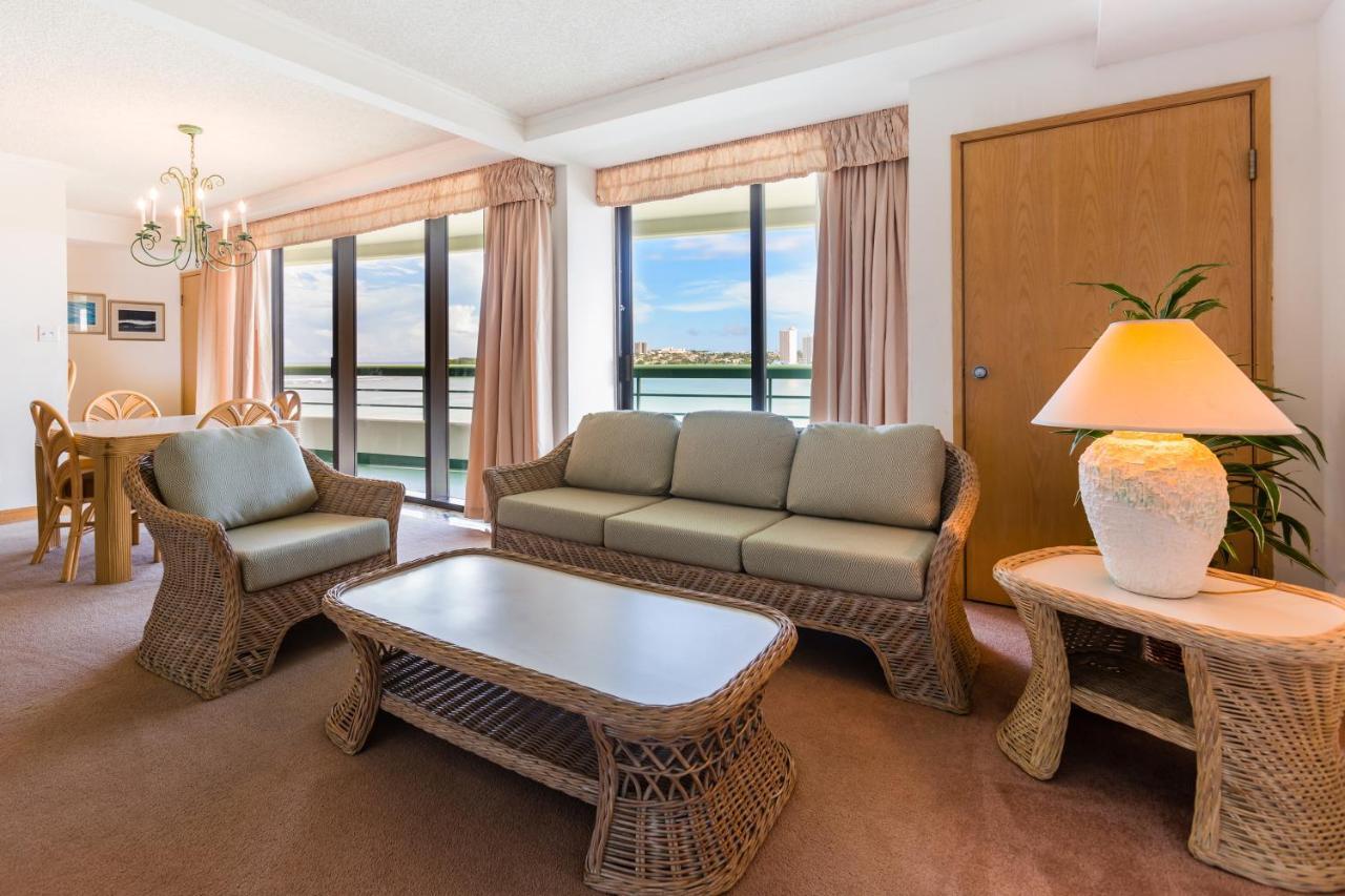 Alupang Beach Tower Тамунинг Екстериор снимка