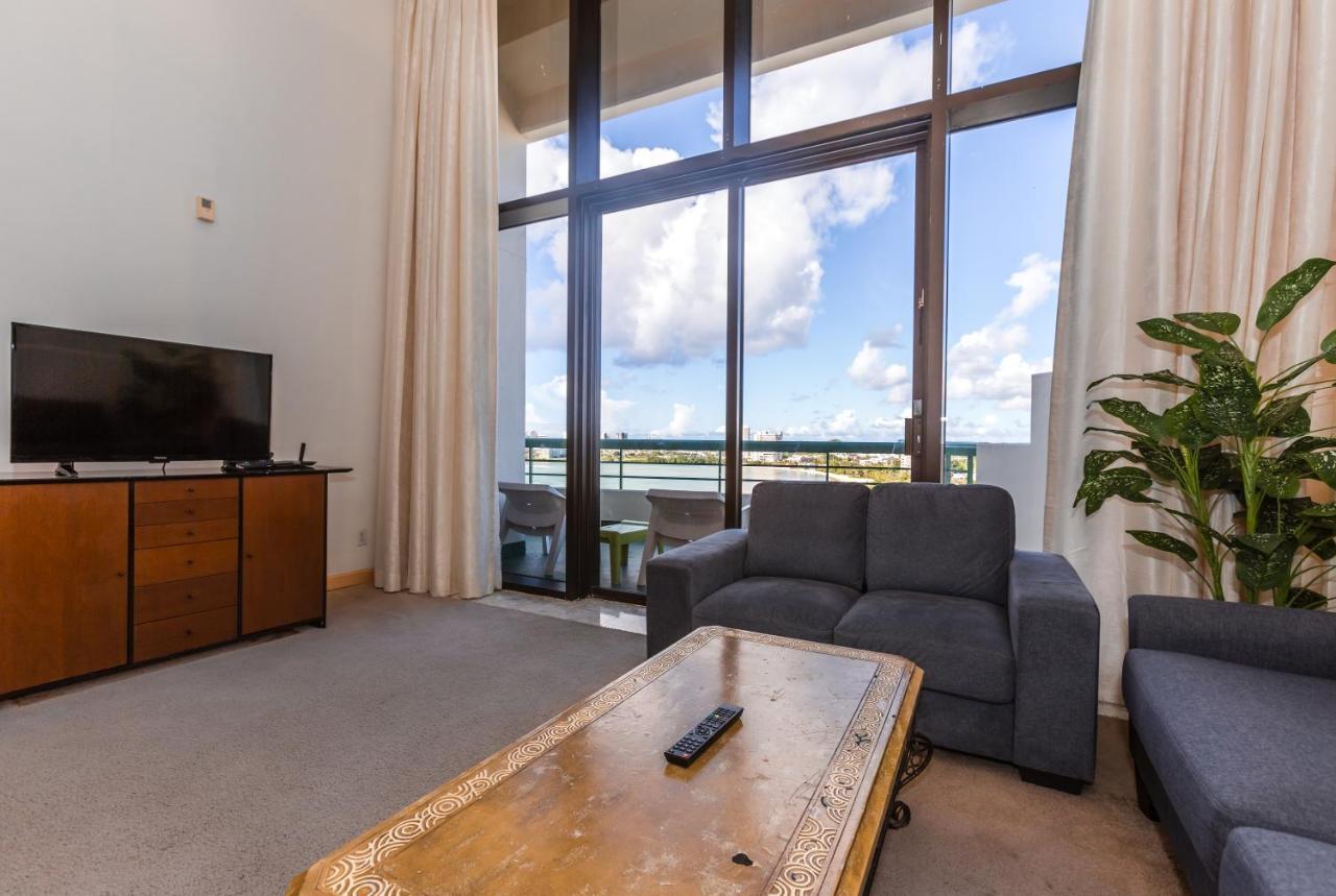 Alupang Beach Tower Тамунинг Екстериор снимка