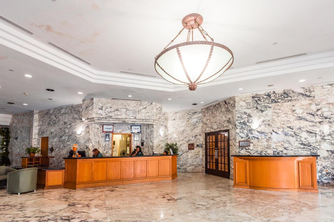 Alupang Beach Tower Тамунинг Екстериор снимка
