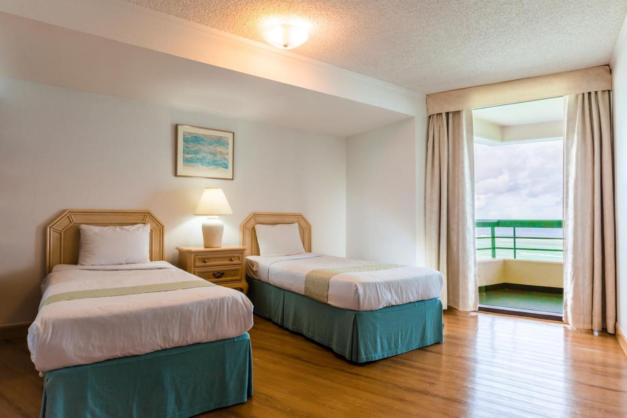 Alupang Beach Tower Тамунинг Екстериор снимка