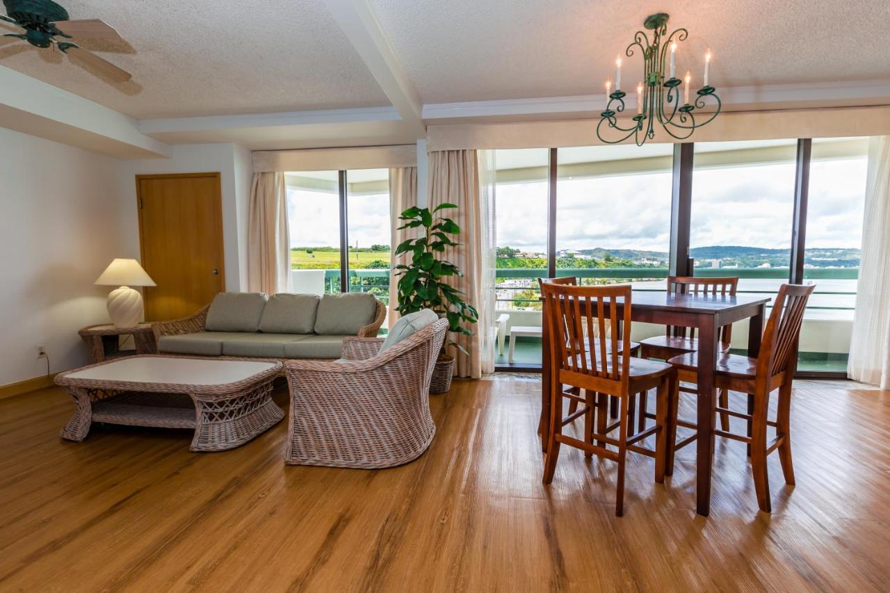 Alupang Beach Tower Тамунинг Екстериор снимка