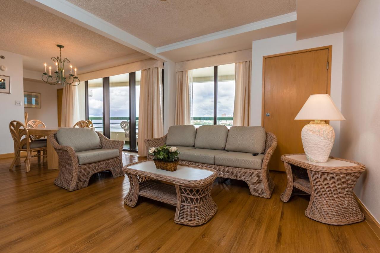Alupang Beach Tower Тамунинг Екстериор снимка